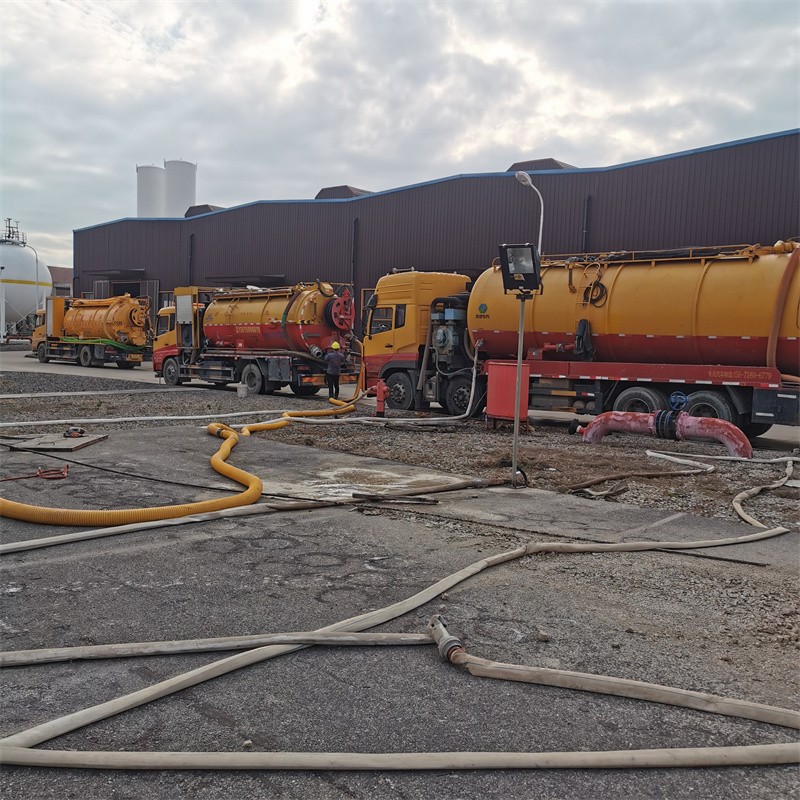 吉隆污水池清理